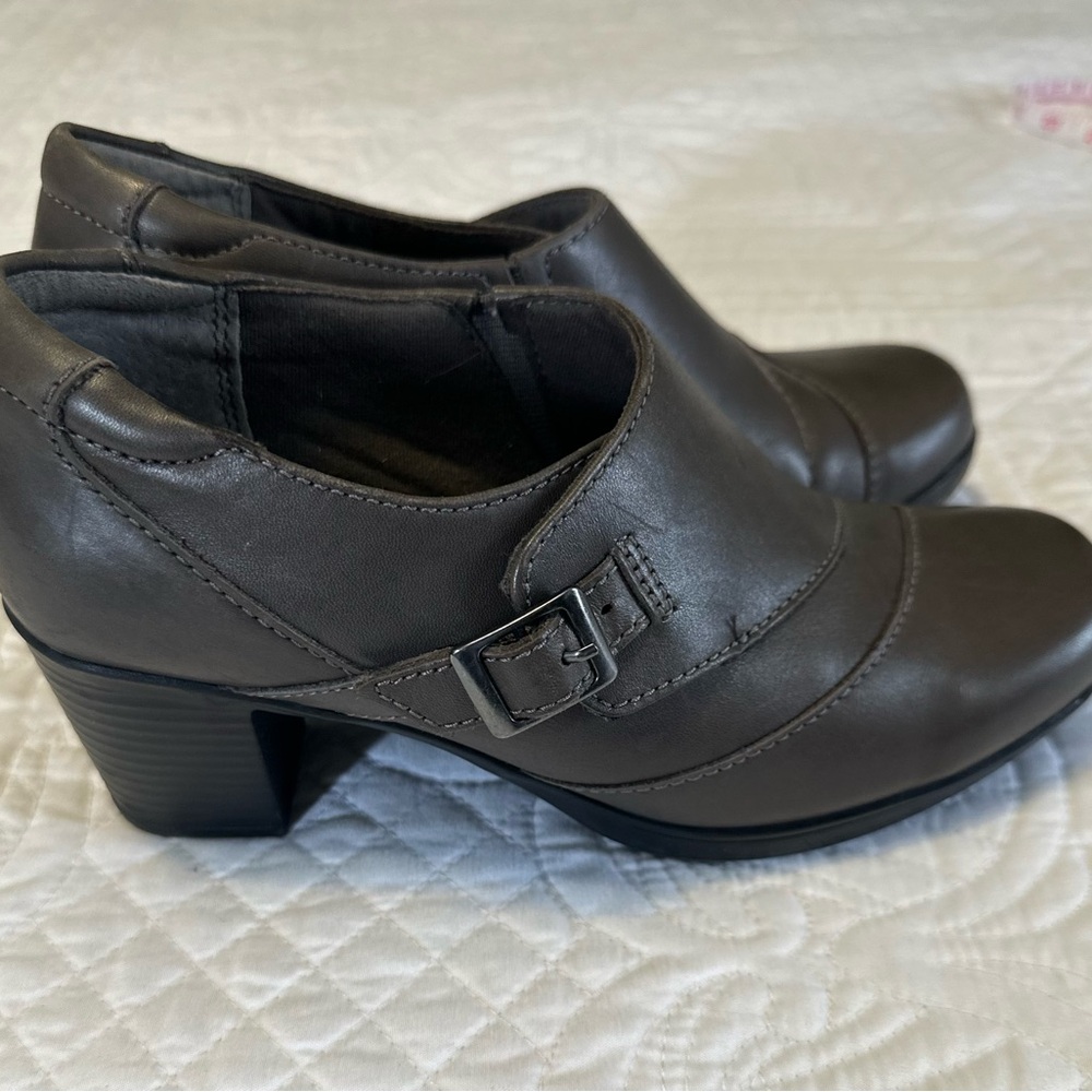Clark’s Bendable’s Gray Slip-on Loafers sz 6 - Picture 2 of 6